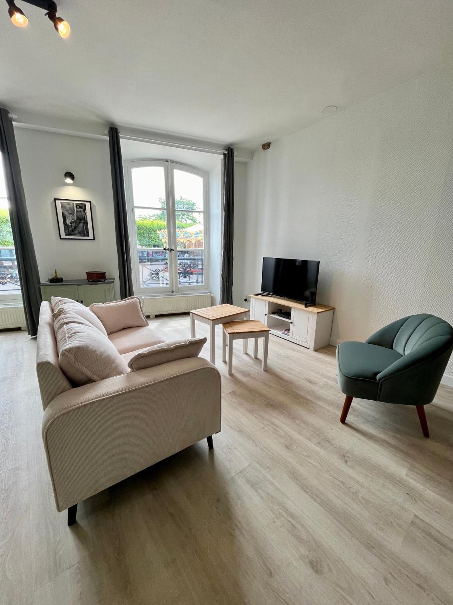 La Place Du Chateau - Vue Exceptionnelle Sur Le Chateau De บลัวส์ ภายนอก รูปภาพ